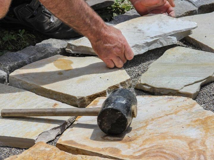 Nous réalisons des projets de maçonnerie paysagère pour embellir vos jardins.